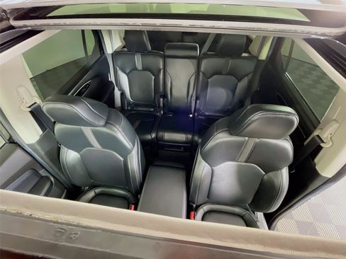 Certified 2025 Honda Pilot Touring image 14