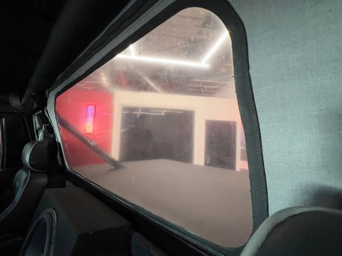 Used 2006 HUMMER H1 4-Door Open Top image 28