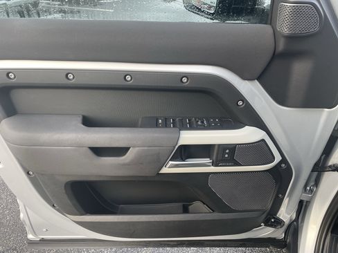 Used 2023 Land Rover Defender 110 S image 12