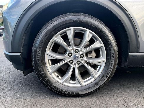 Used 2021 Ford Explorer XLT w/ Equipment Group 202A AWD/4WD image 9