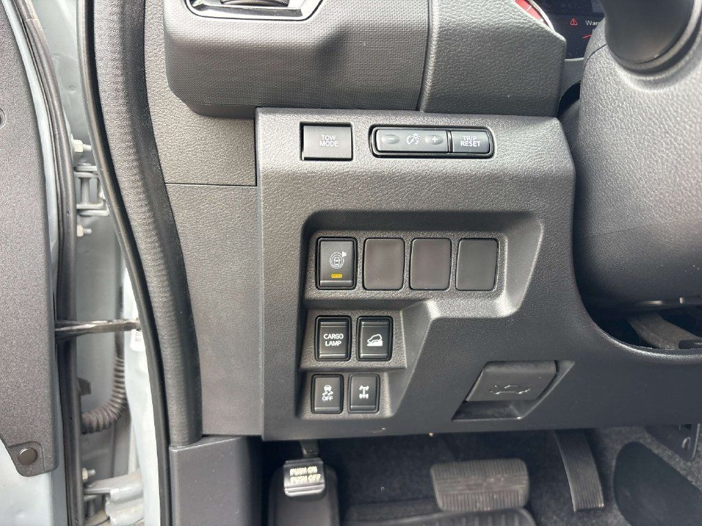Certified 2022 Nissan Frontier PRO-4X w/ Technology Package AWD/4WD image 27