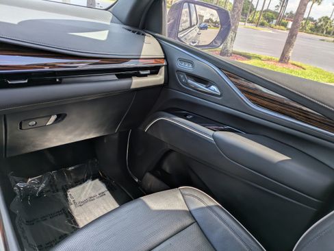 Used 2021 Cadillac Escalade Premium Luxury w/ Driver Assist Tech Package AWD/4WD image 15