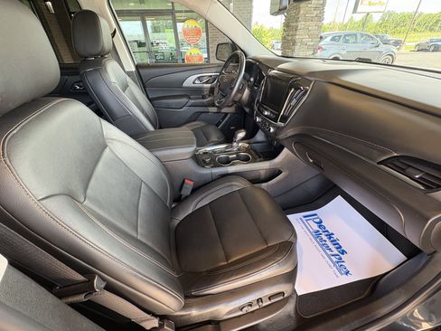 Used 2021 Chevrolet Traverse RS FWD image 28