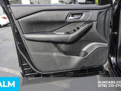 Used 2025 Nissan Rogue SV image 46