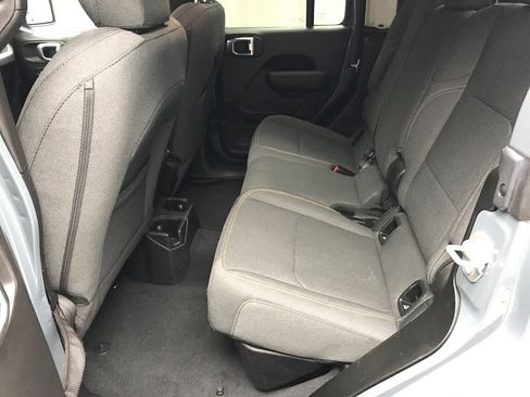 Used 2024 Jeep Gladiator Sport AWD/4WD image 14