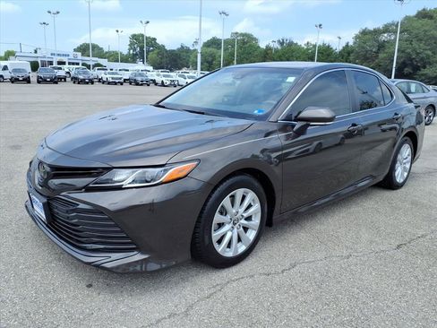 Used 2018 Toyota Camry LE w/ Convenience Package FWD image 8