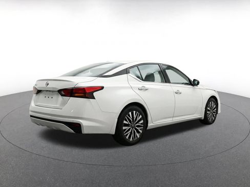 Used 2025 Nissan Altima 2.5 SV FWD image 8