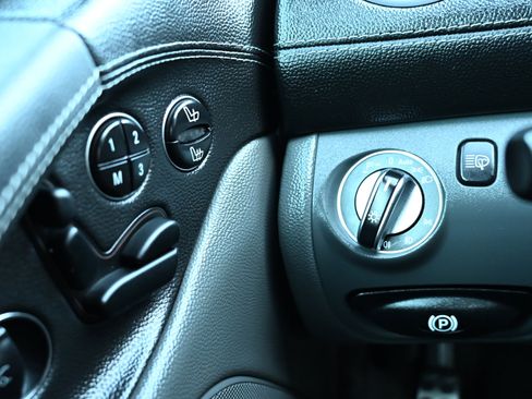 Used 2005 Mercedes-Benz SL 55 AMG image 38