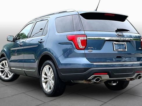 Used 2018 Ford Explorer XLT w/ Equipment Group 202A AWD/4WD image 12
