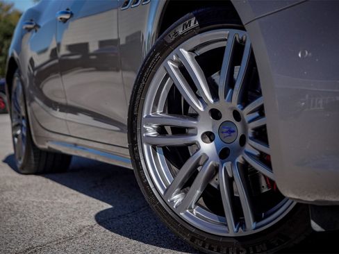 Used 2018 Maserati Ghibli S GranSport image 2