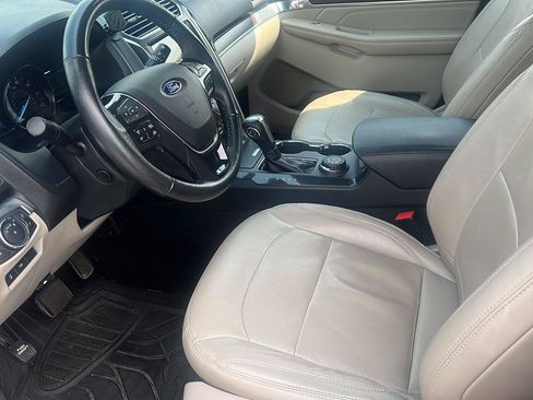 Used 2018 Ford Explorer Limited w/ Equipment Group 301A AWD/4WD image 18