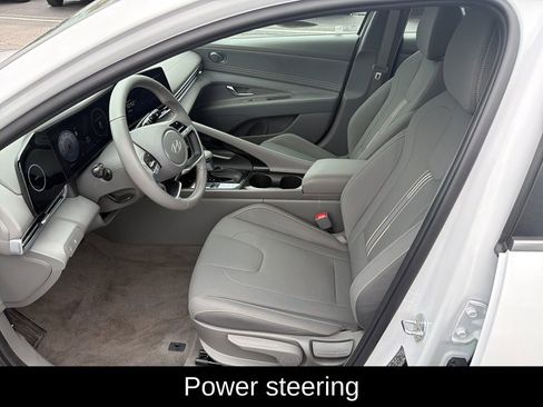 Used 2025 Hyundai Elantra SEL w/ Cargo Package image 13