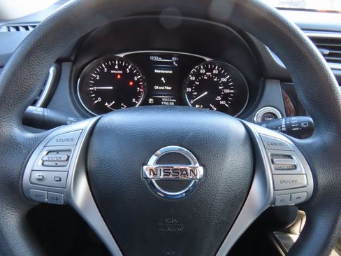 Used 2015 Nissan Rogue SV w/ SV Premium Package image 16