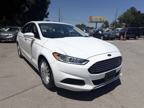 Used 2014 Ford Fusion SE FWD image 3