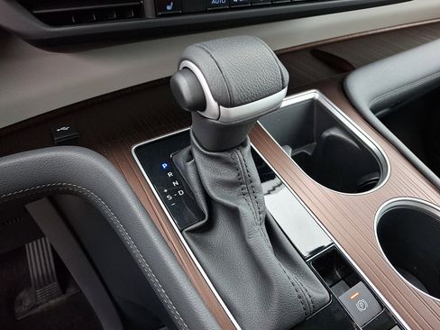 Used 2023 Toyota Sienna XLE image 22