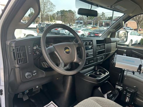 Used 2020 Chevrolet Express 2500 image 10