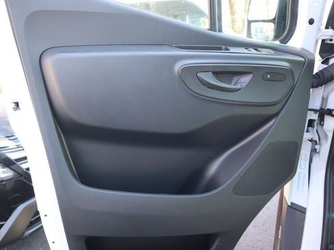 Used 2024 Mercedes-Benz Sprinter 2500 image 19