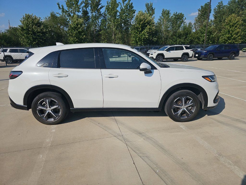 Used 2025 Honda HR-V EX-L image 4