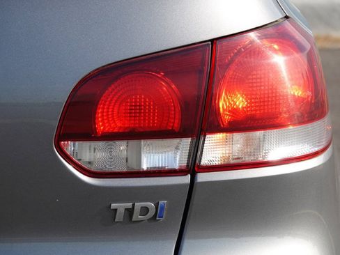 Used 2011 Volkswagen Golf TDI FWD image 26