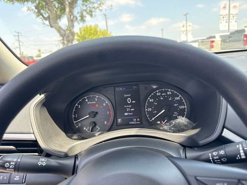 Used 2024 Nissan Altima 2.5 S FWD image 15