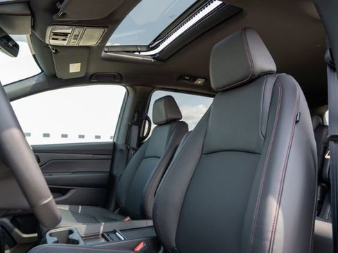 Used 2023 Honda Odyssey Sport image 11