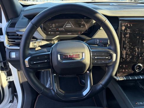 Used 2024 GMC Acadia AT4 w/ Luxury Package image 16