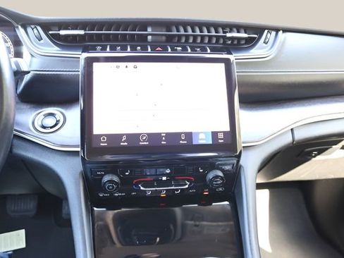 Used 2022 Jeep Grand Cherokee L Limited image 23