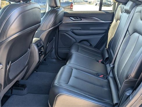 Used 2023 Jeep Grand Cherokee Limited w/ Black Appearance Package image 22