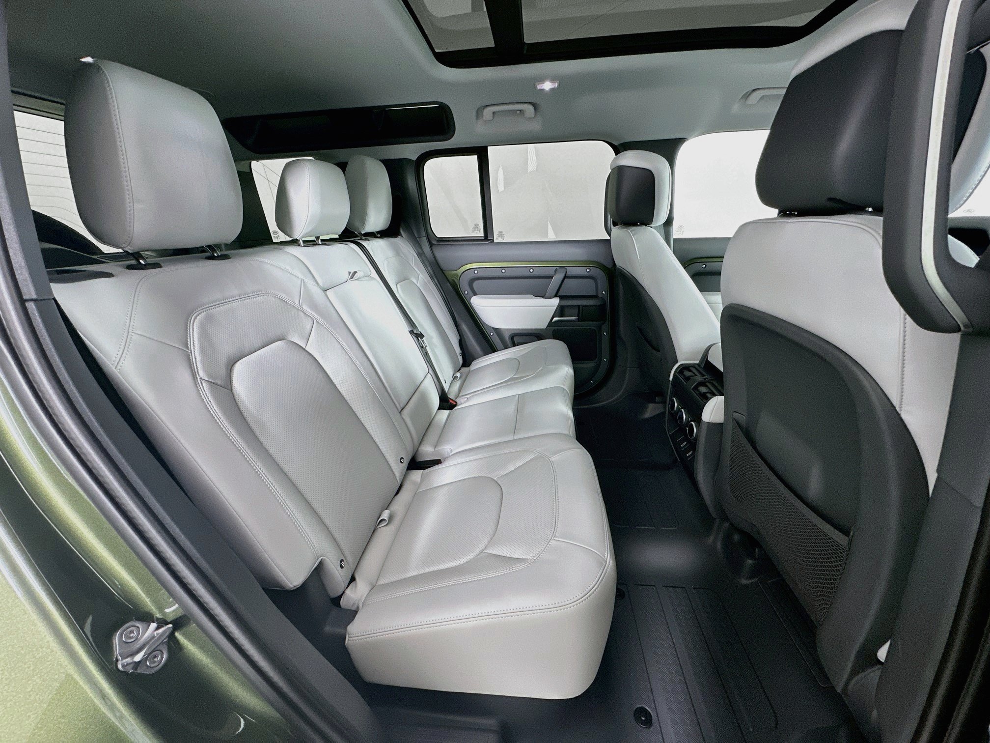 New 2026 Land Rover Defender 110 X-Dynamic SE AWD/4WD image 25