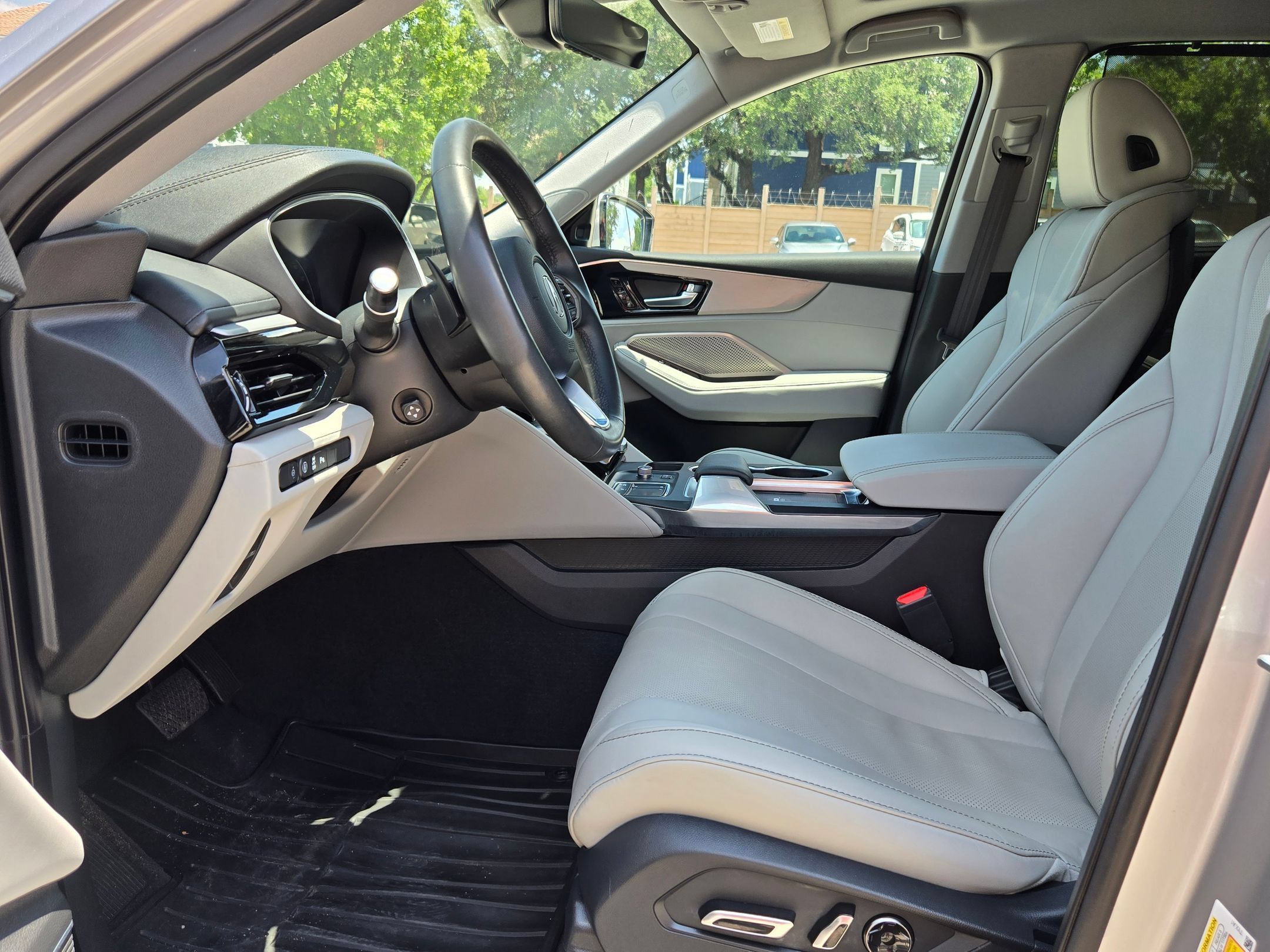 Certified 2024 Acura MDX w/ Technology Package AWD/4WD image 9