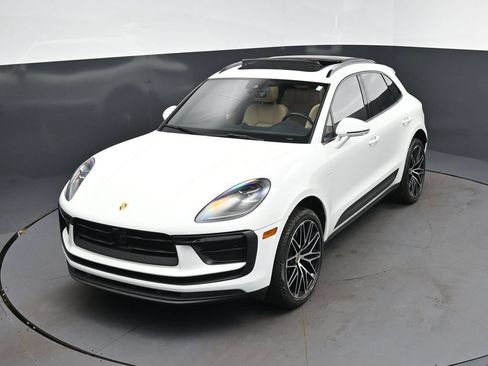 Used 2024 Porsche Macan AWD/4WD image 30