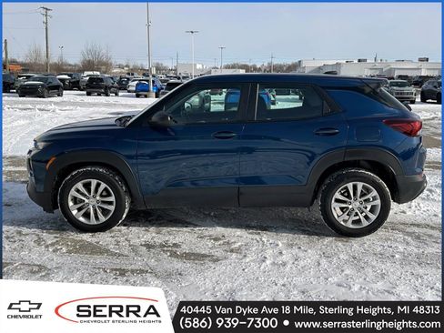 Used 2021 Chevrolet TrailBlazer LS image 2