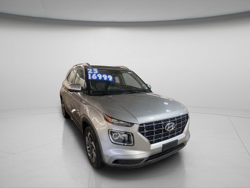 Used 2023 Hyundai Venue SEL image 3