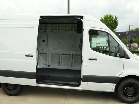 New 2025 Mercedes-Benz Sprinter 2500 image 40