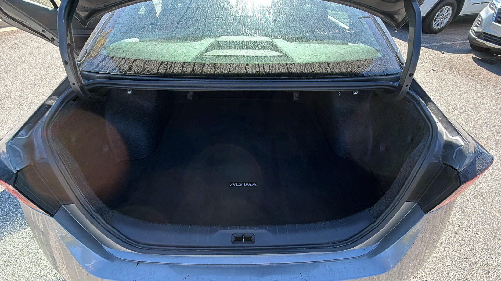 Used 2025 Nissan Altima 2.5 SV FWD image 14