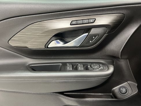 Used 2024 GMC Terrain SLT image 21