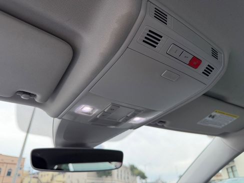 Used 2019 Volkswagen e-Golf SEL Premium image 22