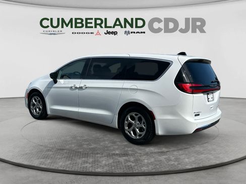 Used 2024 Chrysler Pacifica Limited FWD image 4