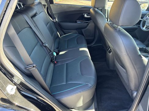Used 2022 Kia Niro EX Premium w/ Cold Weather Package image 15