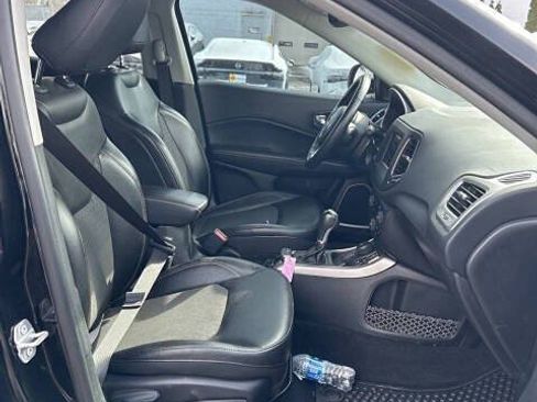 Used 2019 Jeep Compass Latitude w/ Popular Equipment Group AWD/4WD image 10