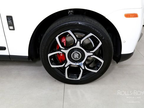 Used 2021 Rolls-Royce Cullinan Black Badge image 41