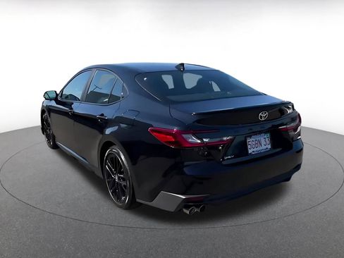 Used 2025 Toyota Camry SE image 11