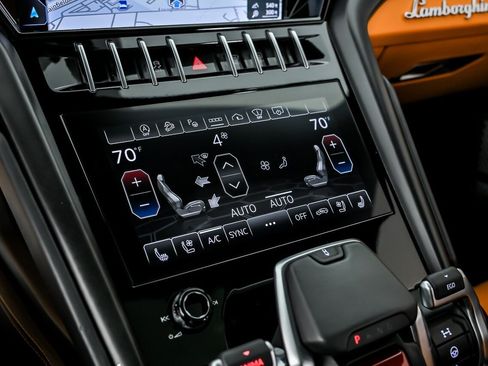 Used 2022 Lamborghini Urus AWD/4WD image 38