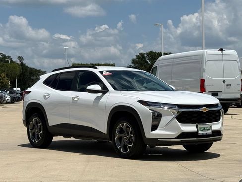 Used 2026 Chevrolet Trax LT FWD image 8