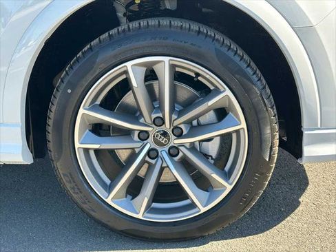 New 2025 Audi Q3 2.0T Premium image 9