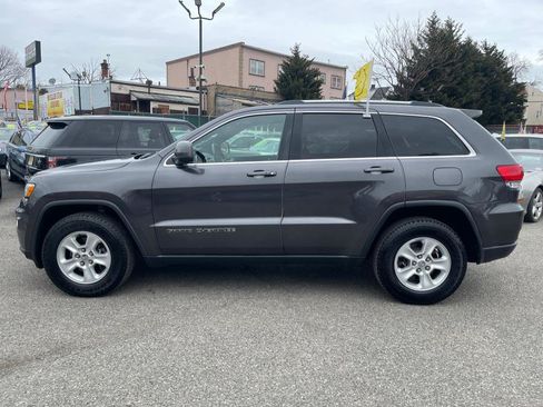 Used 2017 Jeep Grand Cherokee Laredo w/ Quick Order Package 23E AWD/4WD image 8