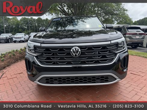 Certified 2025 Volkswagen Atlas Cross Sport SE w/ Black Wheel Package FWD image 2