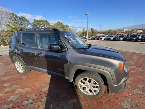Used 2018 Jeep Renegade Latitude image 22