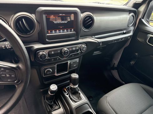 Used 2022 Jeep Wrangler Unlimited Sport AWD/4WD image 25