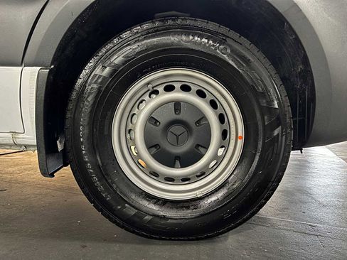 Used 2025 Mercedes-Benz Sprinter 2500 image 9